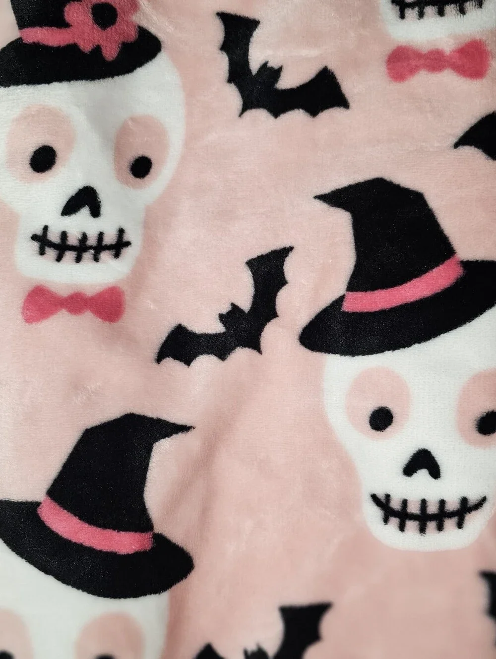 New Halloween Black Bats Skeletons w/ Flower Top Hats Pink Throw Blanket 50 x 70